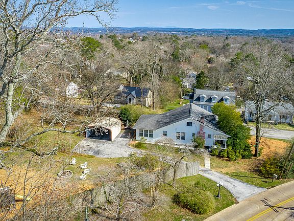 2nd image of 904 S Crest Rd