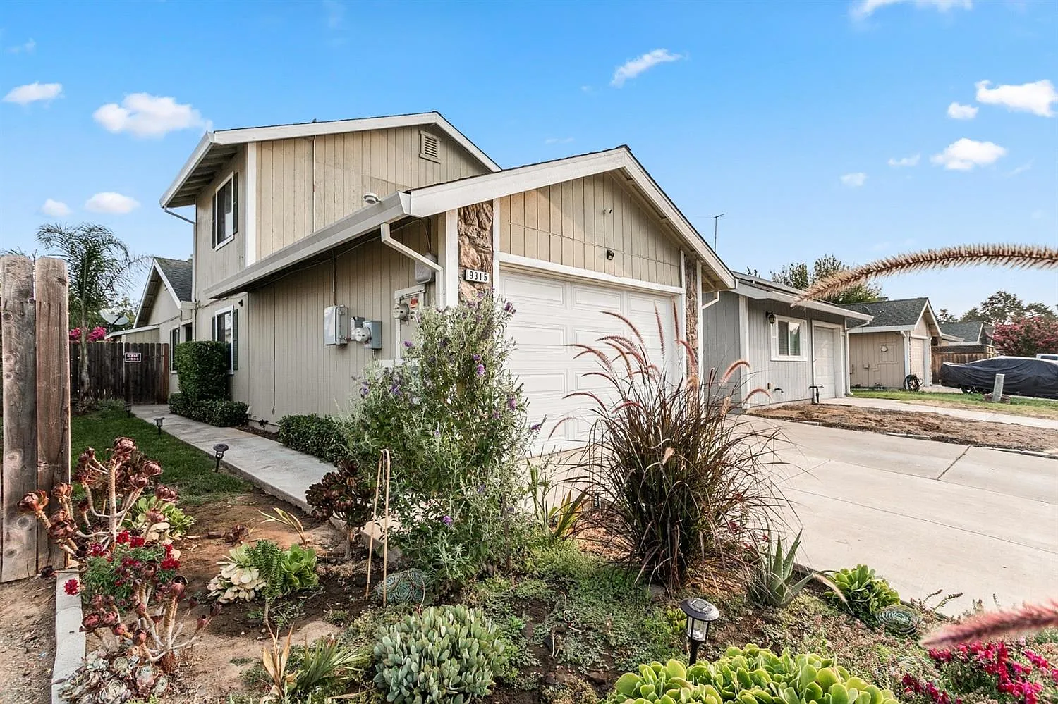 9315 Aizenberg Cir photo 1
