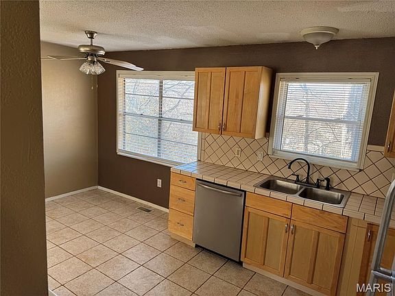 4th image of 1744 Hilltop Ln