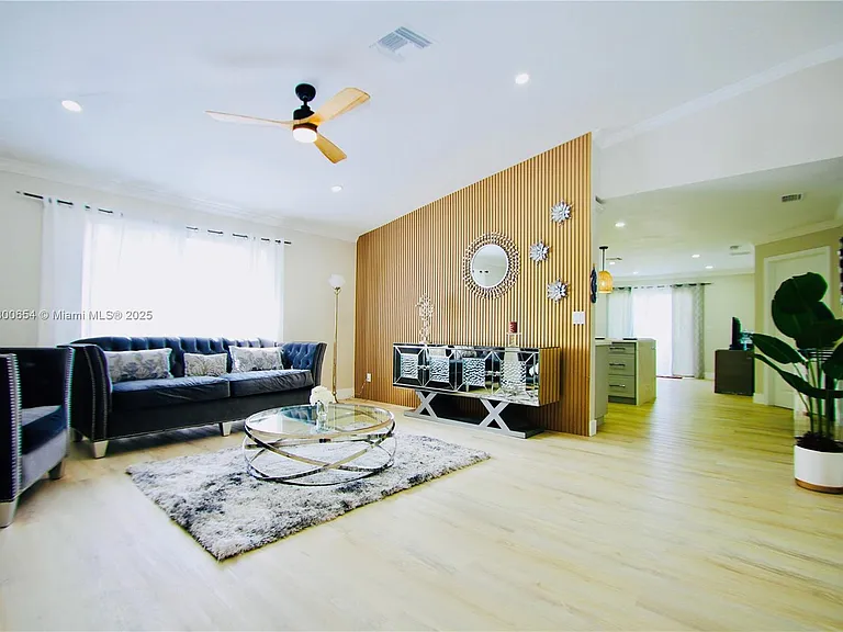244 NW 6th Ave — Photo 7