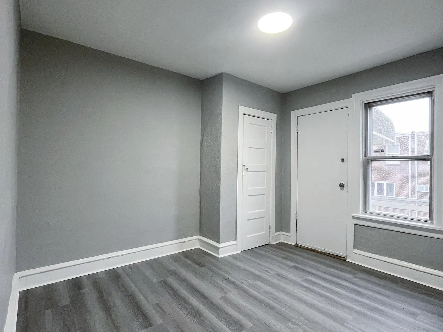4617 Sheffield Ave — Photo 3