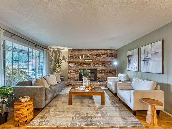 4th image of 3728 70th Avenue Ct W