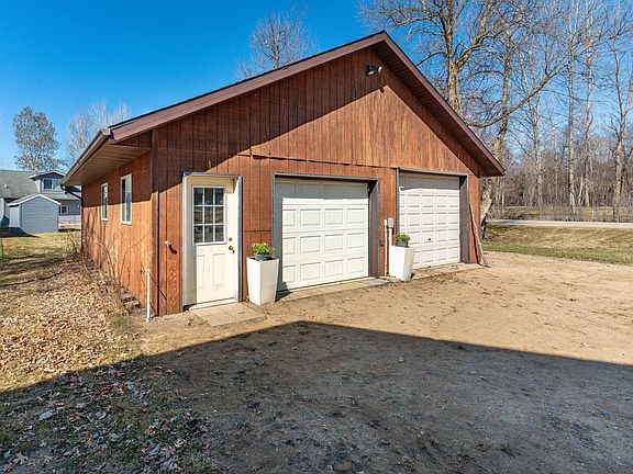5th image of 43260 Round Lake Dr