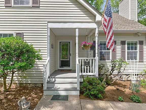 4th image of 296 Jefferson Dr