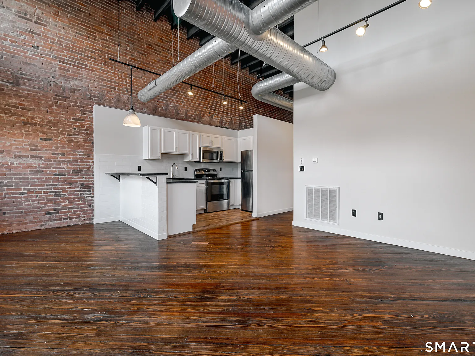 1 bed, 1.0 bath, 798 sqft, $2,450 — Photo 2