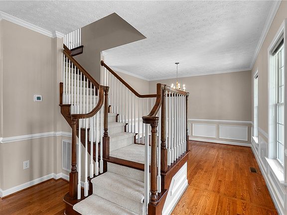 5th image of 172 Oaklawn Rd