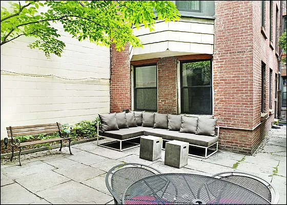 Sold by (Legacy) Elegran | media 10