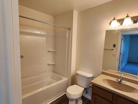 4th image of 2200 Jennifer Ln #Mel02