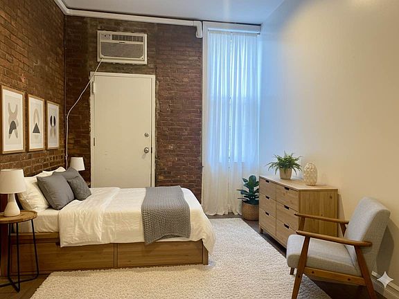 3rd image of 264 Irving Ave #1F