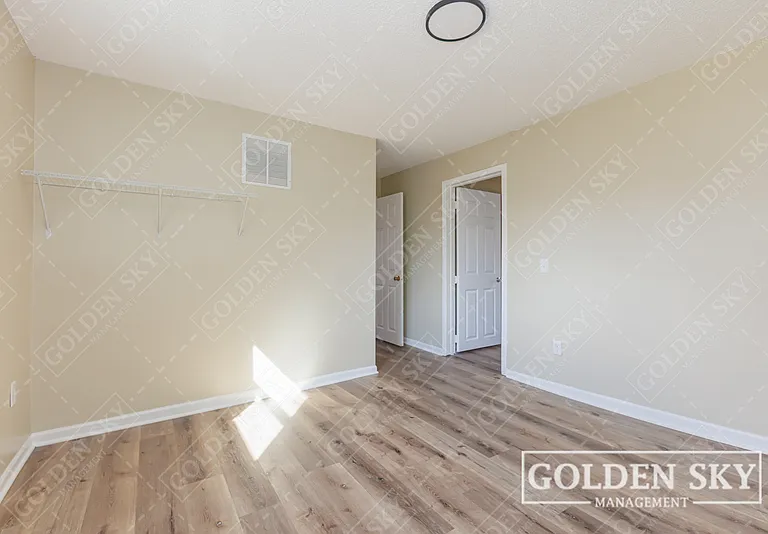 2915 S Vine St — Photo 5