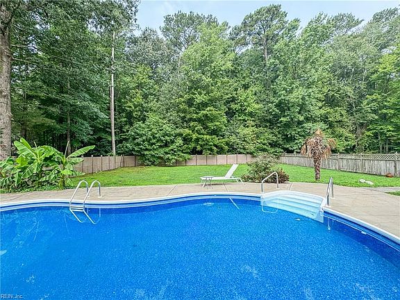 3rd image of 4936 Oriole Dr