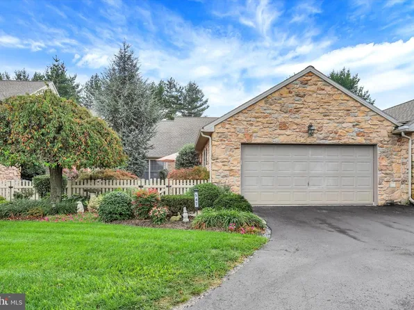 547 Farmhouse Ln, Hummelstown, PA 17036