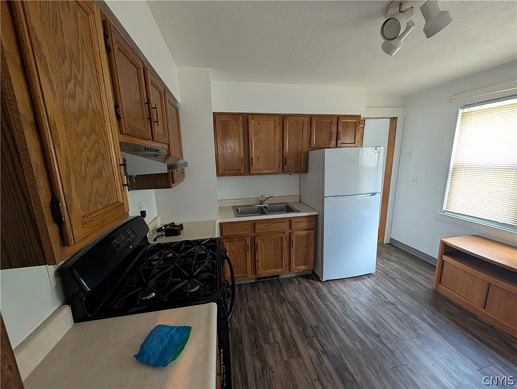 2 bed, 1.0 bath, 1056 sqft, $1,150 — Photo 4