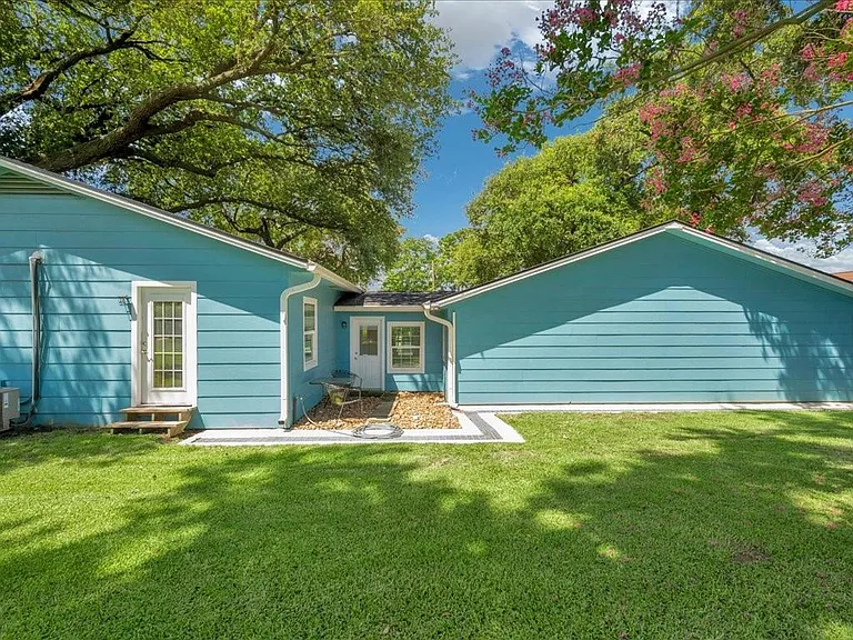 683 Water View Dr — Photo 32