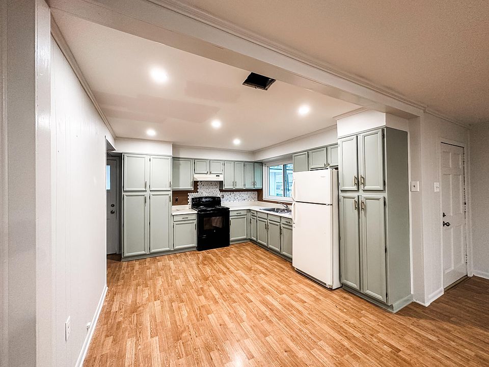 1st image of 154 Grand Ave