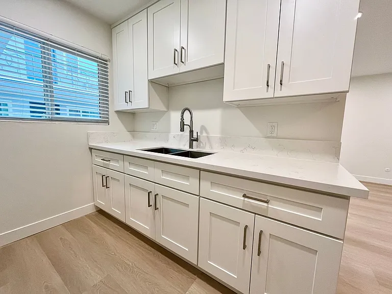 455 W Dryden St — Photo 17