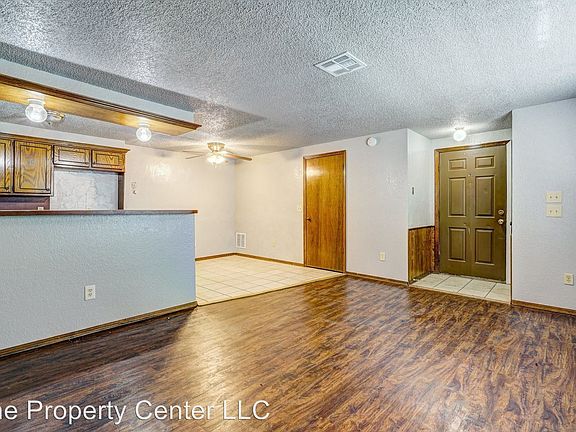 4th image of 943 SW 64th St