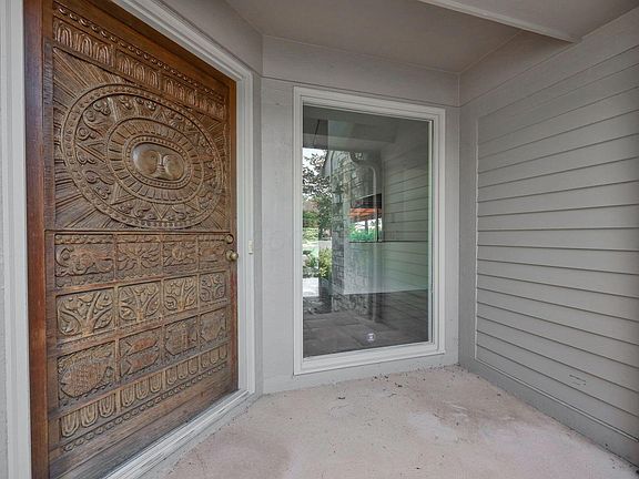 3rd image of 4900 Pleasant Valley Dr