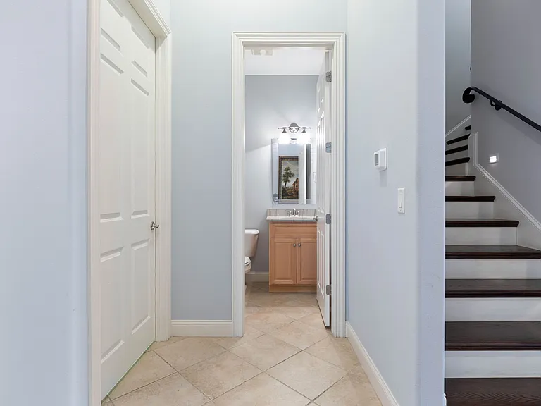 262 Yacht Harbor Dr — Photo 12