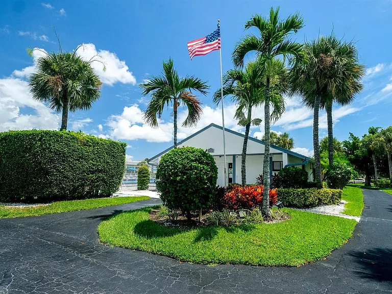 1015 Green Pine Blvd #B3 — Photo 45