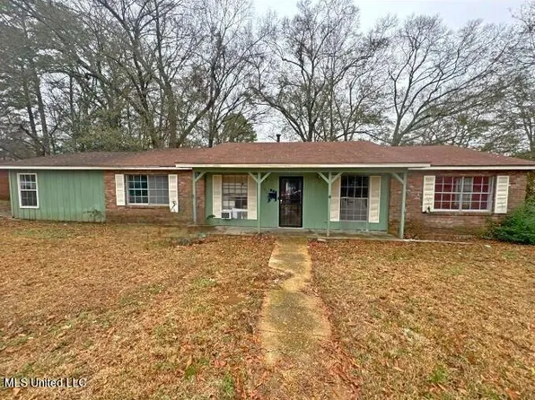 589 Heatherwood Dr, Jackson, MS 39212