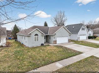 1422 Goldenrod Cir, West Bend, WI