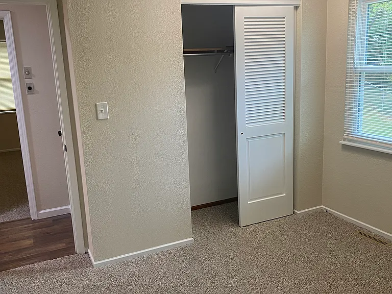4301 NW Winslow Ct — Photo 9