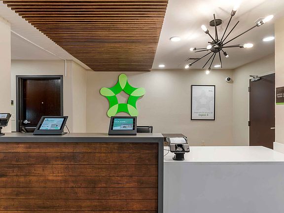 Lobby and Guest Check-in