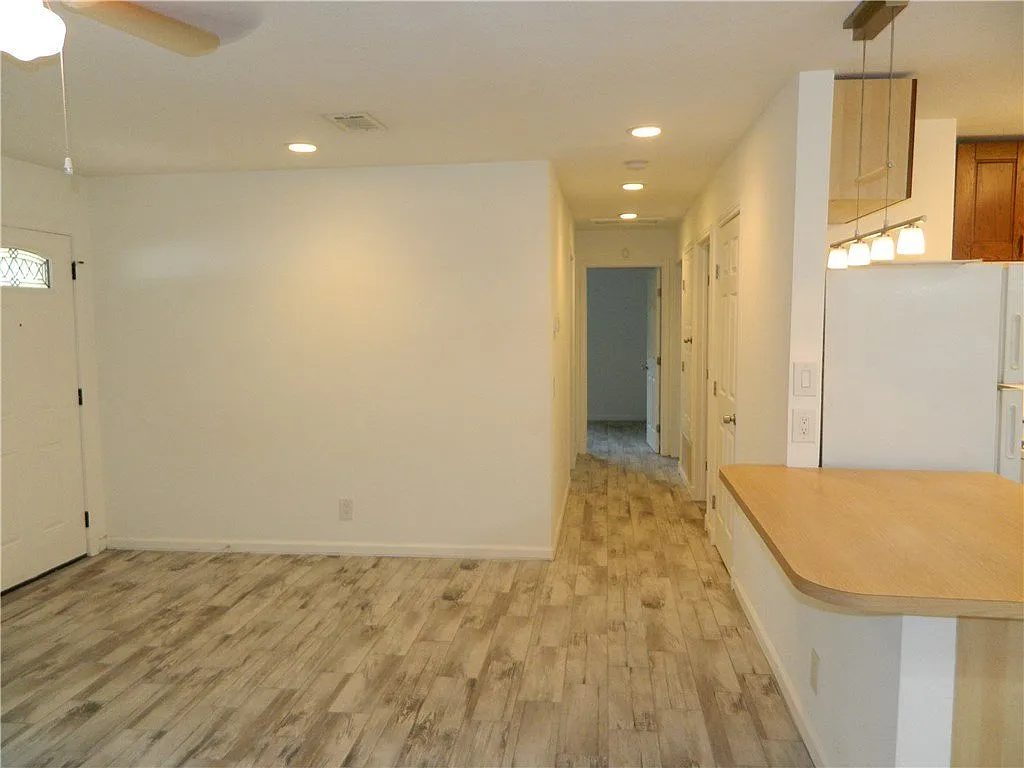Super Condition! 290-183 Area — Photo 4