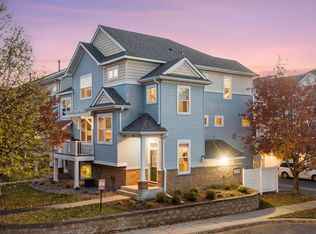 1666 Village Trl E UNIT 1, Maplewood, MN 55109