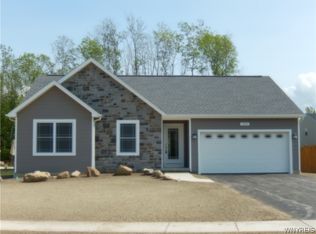 3638 Delilah Ln, Hamburg, NY 14075