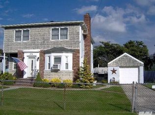 276 Tennis Ct, Franklin Square, NY 11010