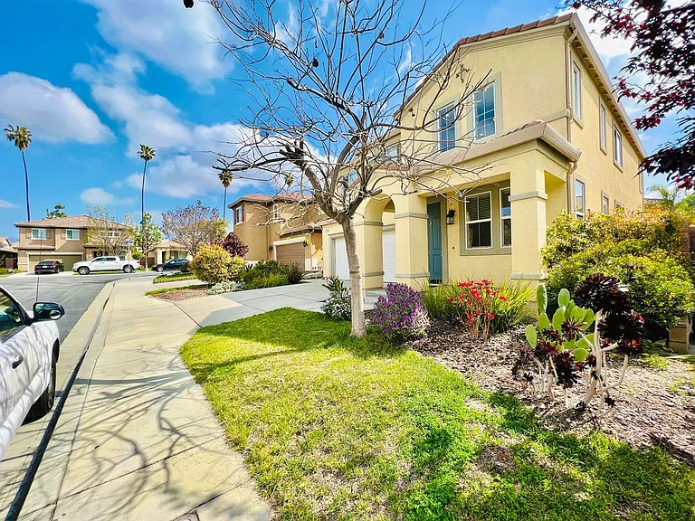 2758 Lavender St — Photo 32