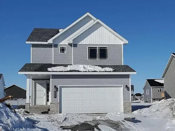 5792 Deb Dr W, West Fargo, ND 58078
