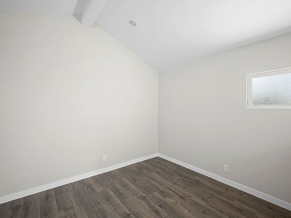 4th image of 6864 Babcock Ave