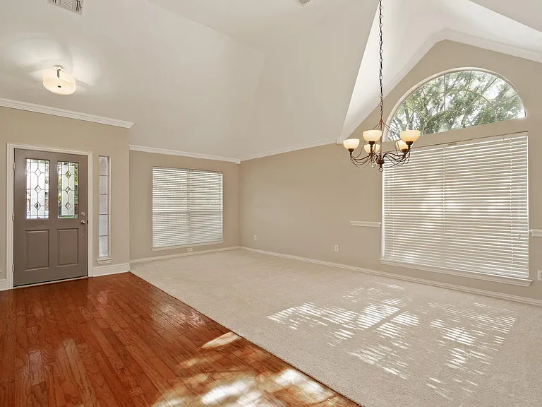 114 Midcrest Dr — Photo 10