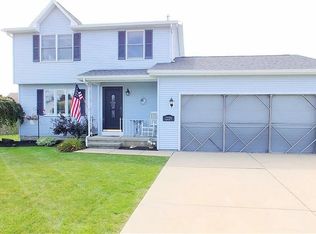 2229 Hobblebush Ln, Lake View, NY 14085