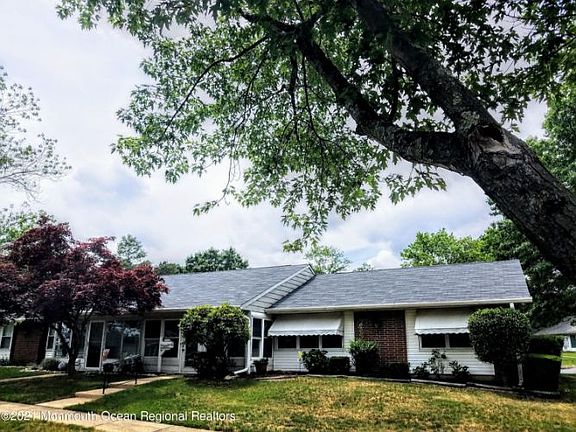 2nd image of 565B Sheffield Ct #1002