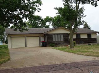 104 S 7th Ave, Brandon, SD 57005