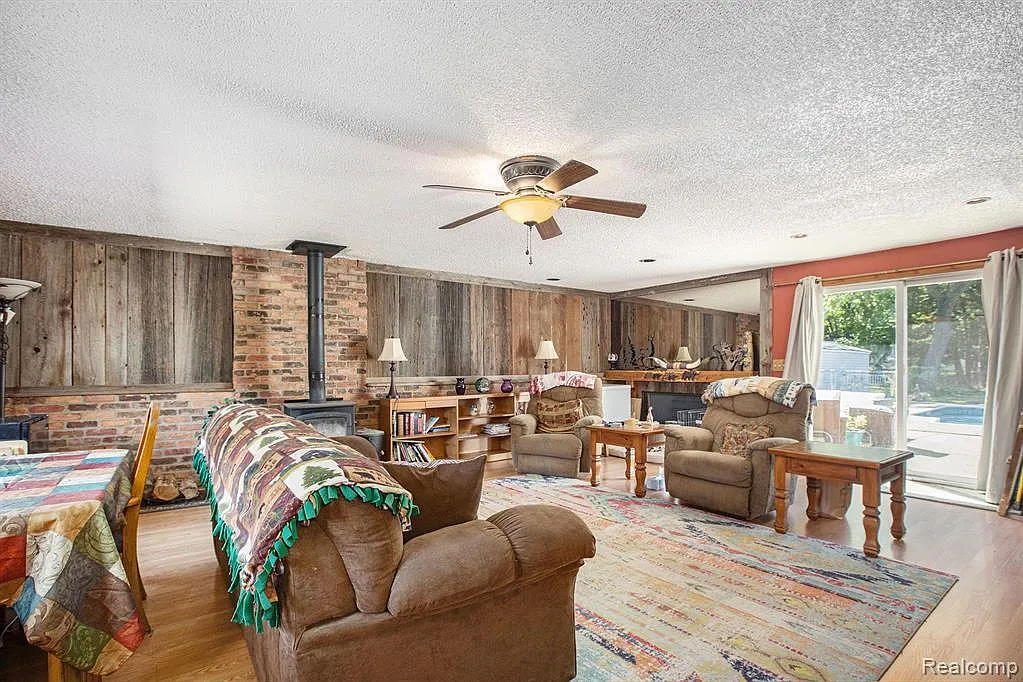 2 bed, 1584 sqft, $5,400 — Photo 4