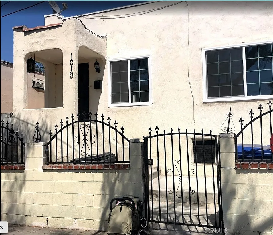 3 bed, 1200 sqft, $2,450 — Photo 1
