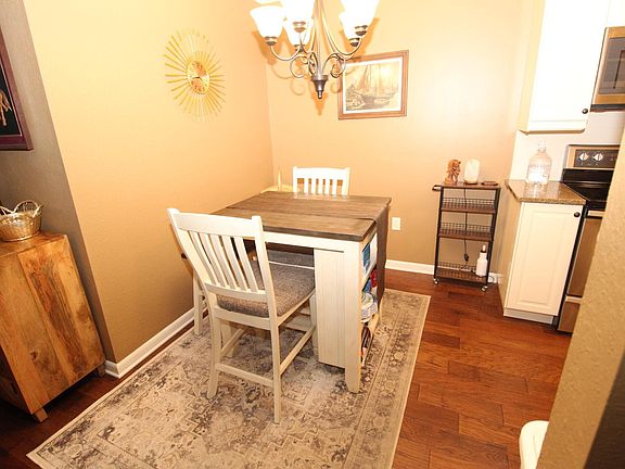 4th image of 30675 Park St APT 211