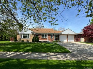 9424 Allen Rd, Allen Park, MI 48101