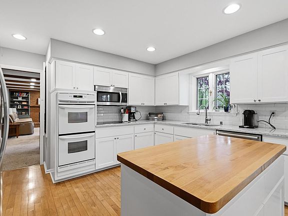 5th image of 480 E Calumet ROAD
