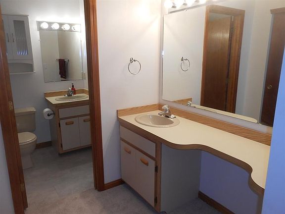 5th image of 5 Blackstone Dr APT 18