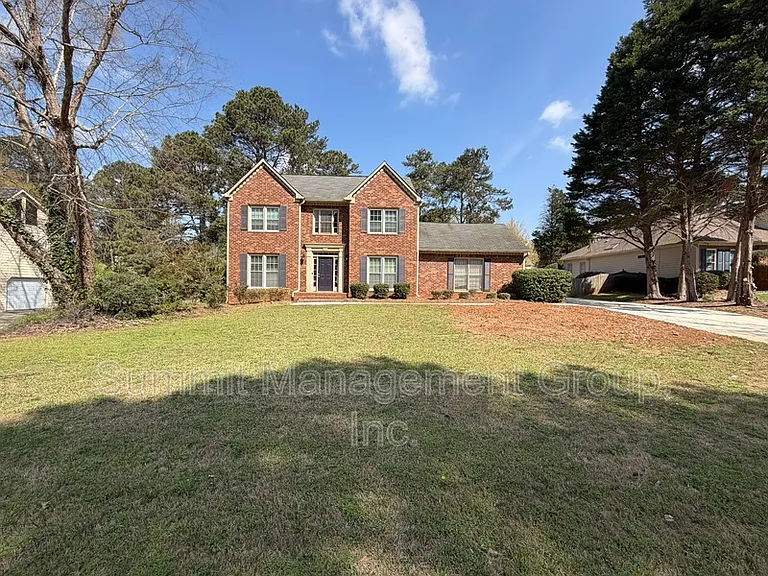 1611 Ellington Rd SE — Photo 1