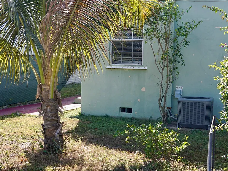 1307 Lucerne Ave #1 — Photo 8