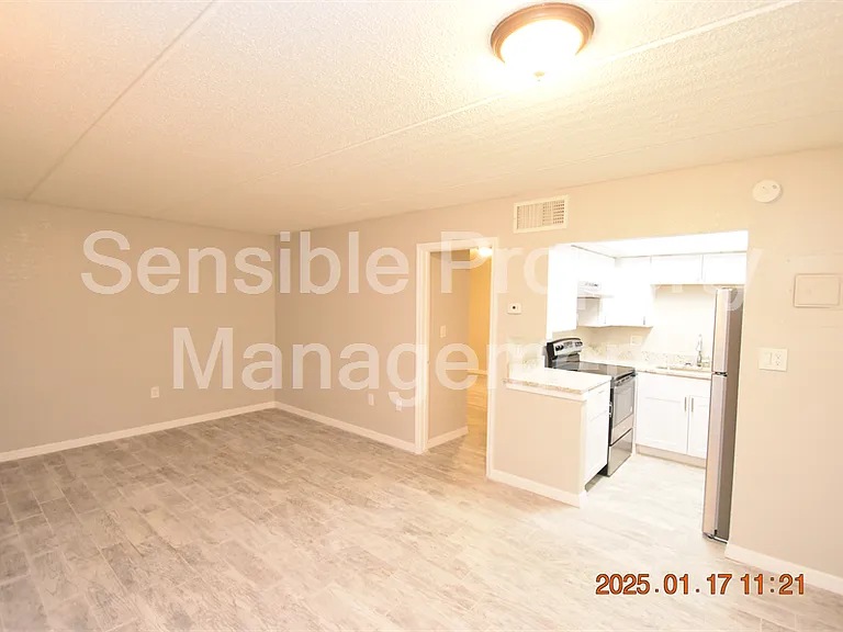 306 Danube Ave #2 — Photo 7