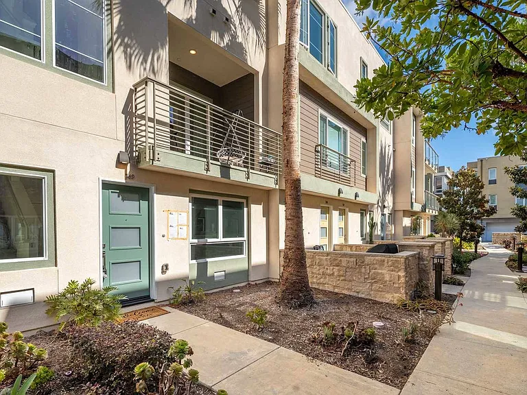 769 Doheny Way — Photo 48