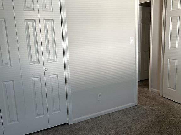 5th image of 418 W Blythe St